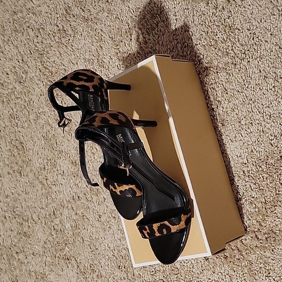 Michael Kors heels brand new in box size 7 - Picture 2 of 4